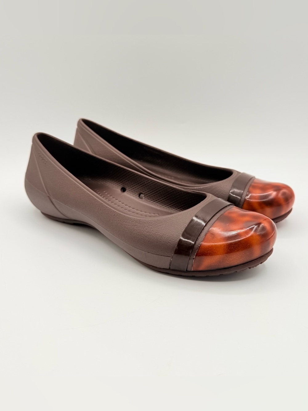 Crocs Women’s Size 8 Brown Ballet Flats Tortoise Cap Toe Comfort Slip On 15507